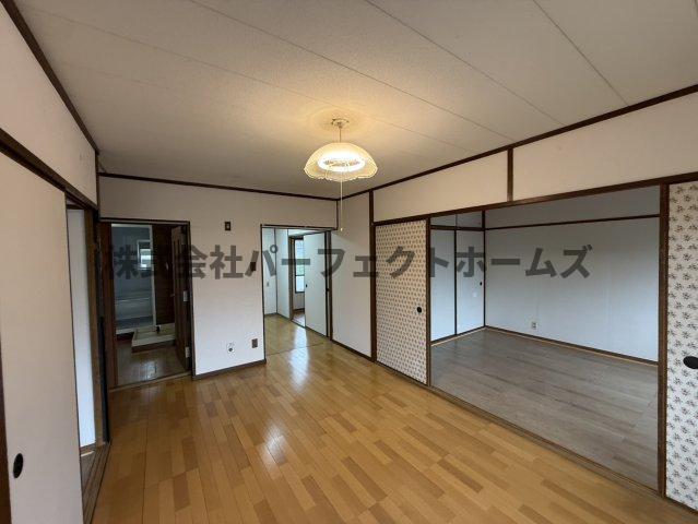 居室・リビング　こちらのリビングで趣味の時間をお楽しみください