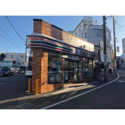 コンビニ　セブンイレブン（コンビニ）まで560m