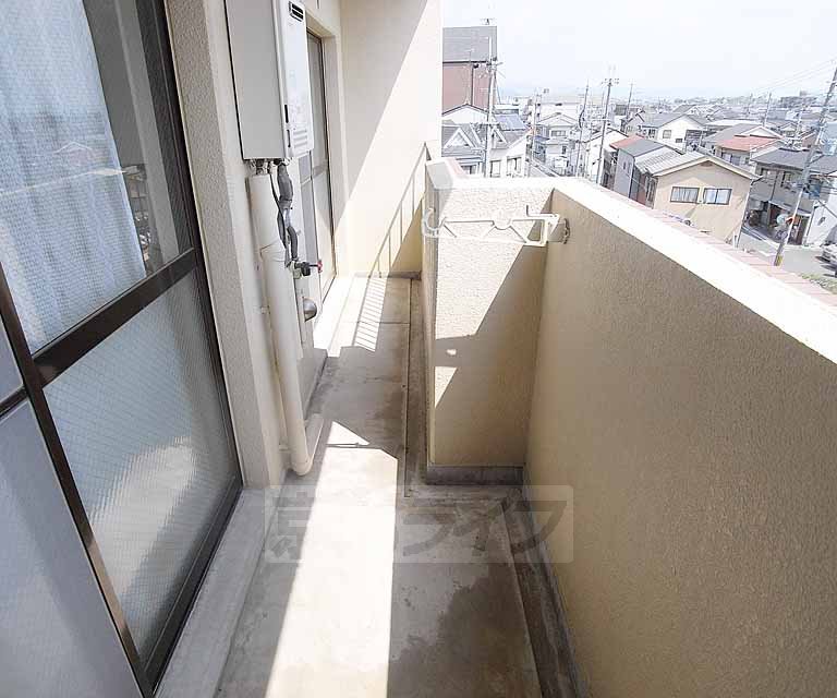 バルコニー　洗濯物たくさん干してください