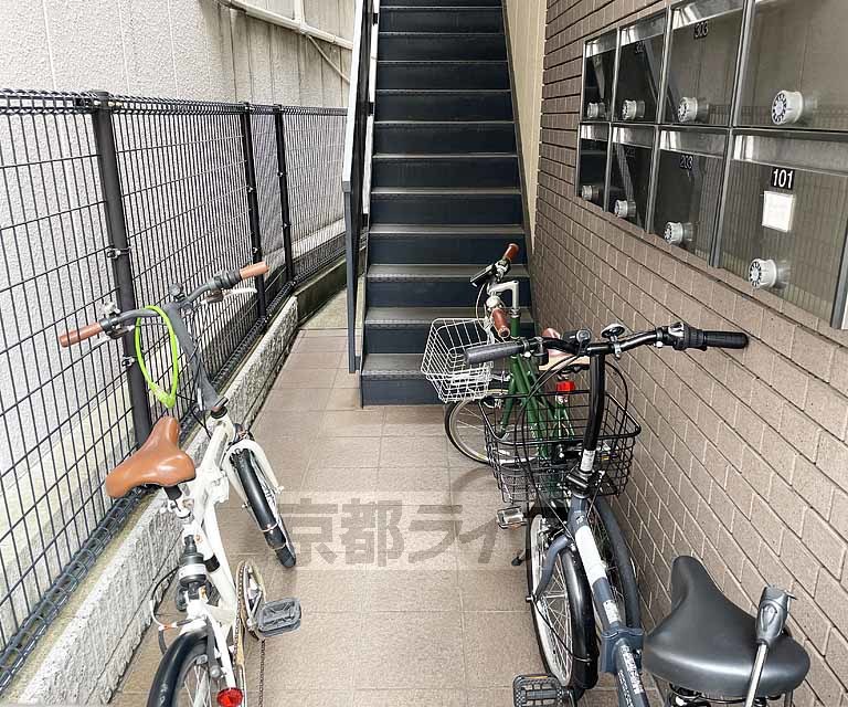 【京都市中京区壬生東高田町のマンションのロビー】