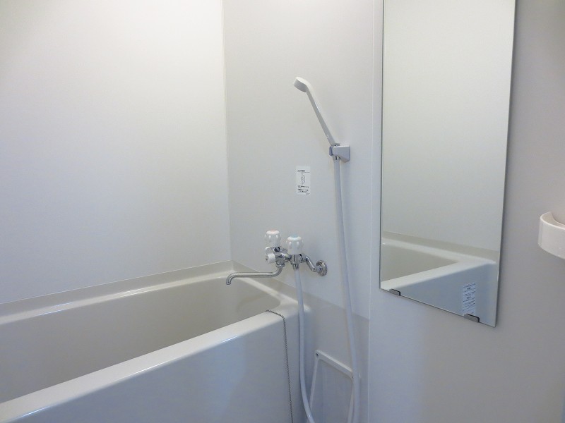 バス・シャワールーム　バス・トイレ・洗面台が独立している、３点セパレートの物件です