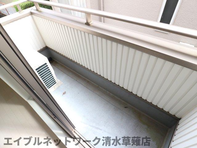 【静岡市清水区草薙一里山のアパートのバルコニー】