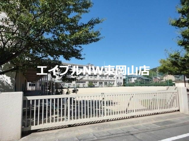 【クレストコート門田の小学校】