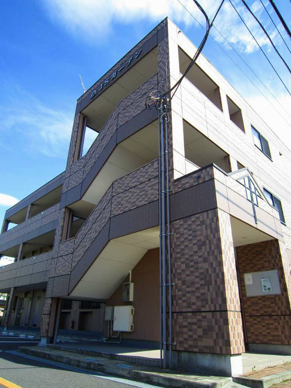 小田原市蓮正寺のマンションの建物外観