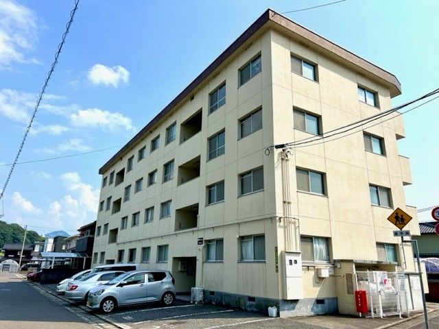 広島市安佐南区八木のマンションの建物外観