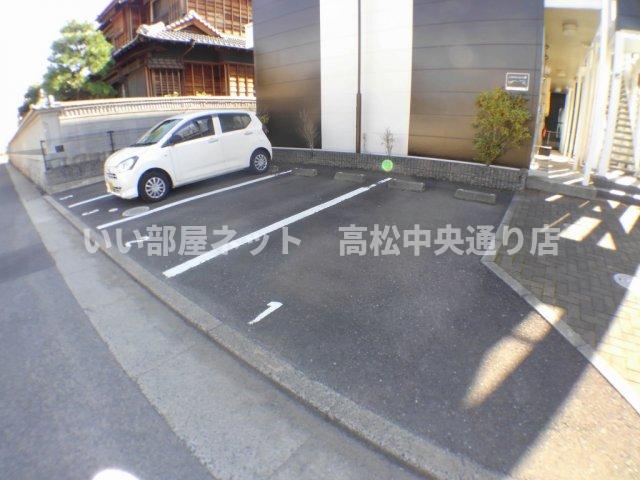 【レオパレスＫ・Ｋの駐車場】