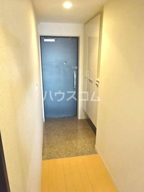 【松戸市東松戸のマンションの玄関】