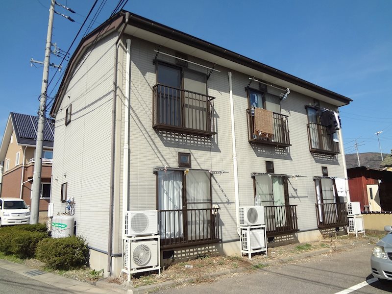 【松本市大字岡田松岡のアパートの駐車場】