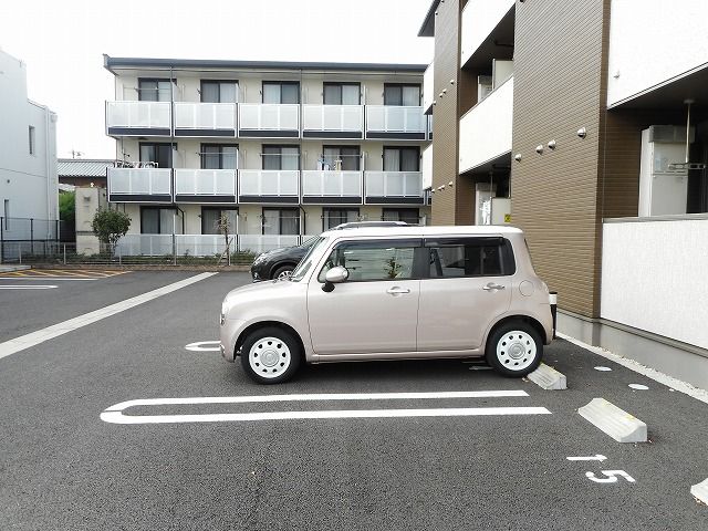 【アンダーレの駐車場】