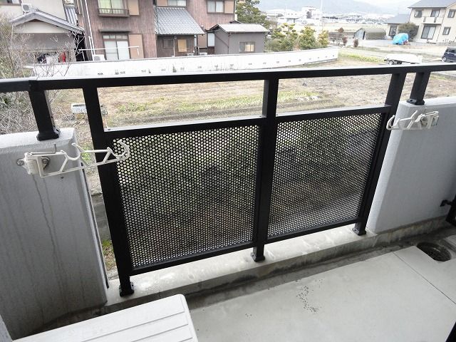 【亀岡市余部町のマンションのバルコニー】