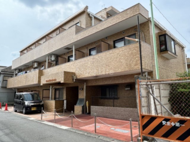 【八王子市子安町のマンションの建物外観】