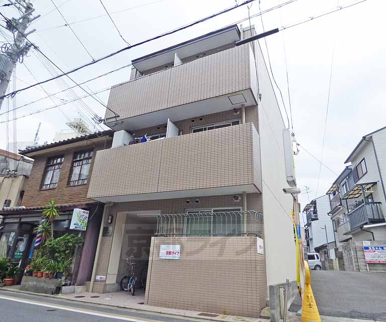 【京都市北区紫野上柏野町のマンションの建物外観】