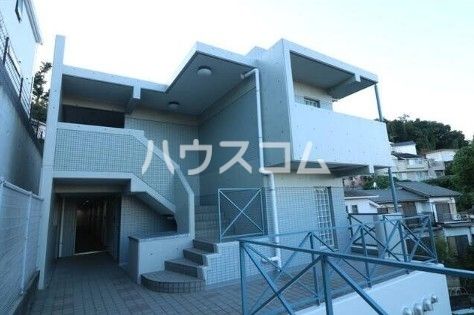 ルート大倉山マンションＡの建物外観