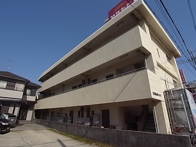 【東加古川ハイツの建物外観】