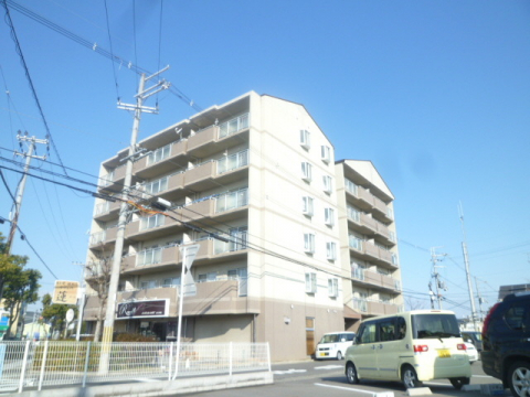 【近江八幡市鷹飼町北のマンションの駐車場】