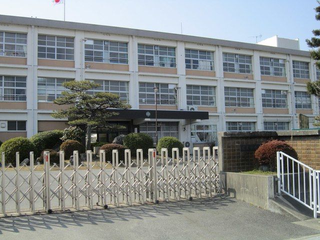 【リクソーレVIIの小学校】