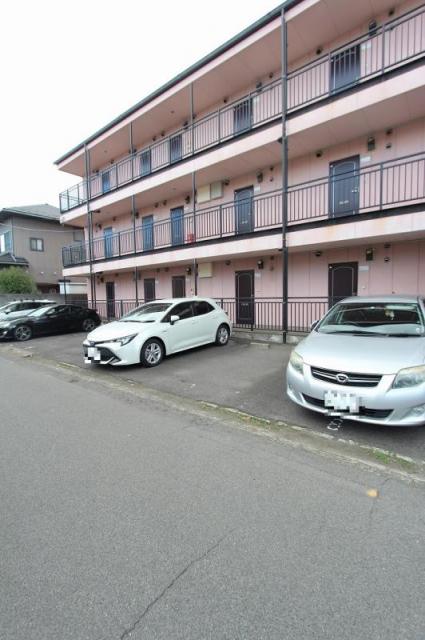 【高松市多賀町のマンションの駐車場】