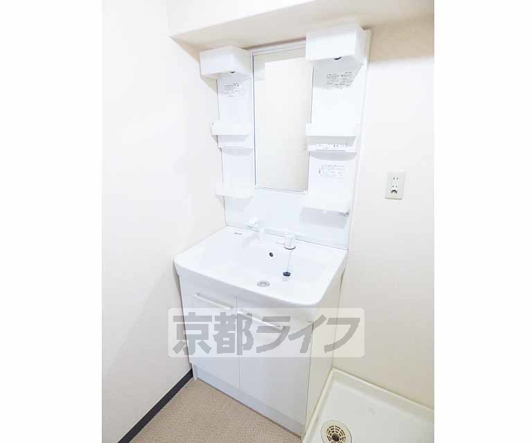 洗面設備　綺麗な洗面所です。