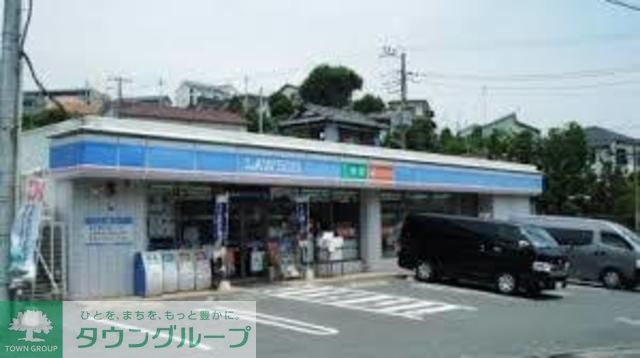 コンビニ　ローソン栗木一丁目店（コンビニ）まで590m