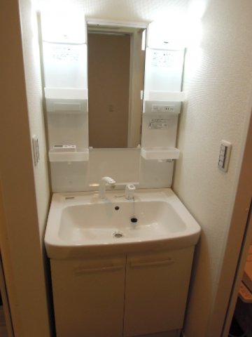 洗面設備　独立洗面化粧台付き