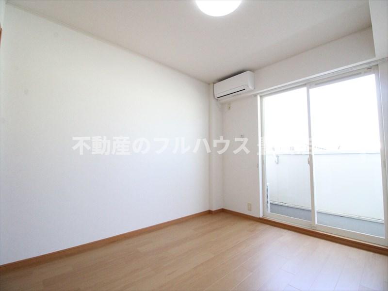 居室・リビング　写真は別室・反転タイプ