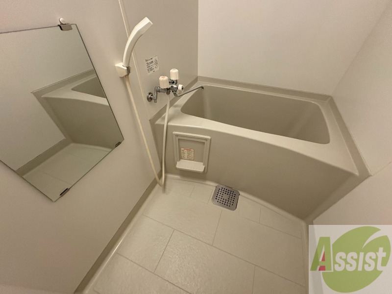 バス・シャワールーム　お風呂になります。一日の疲れを癒してくださいね。