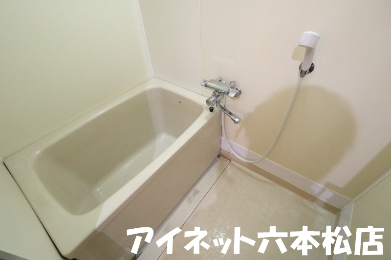 バス・シャワールーム　浴室乾燥機能ついています。