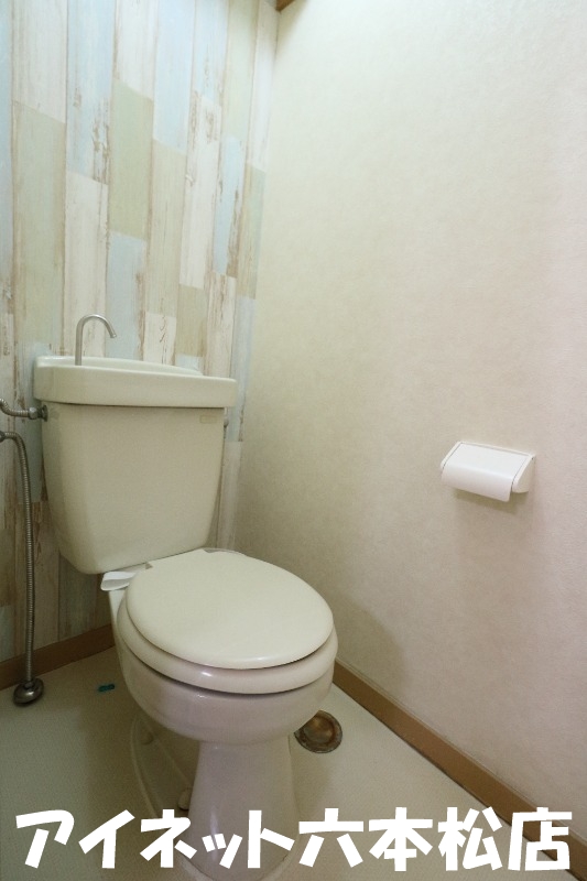 トイレ　清潔感のある空間です。