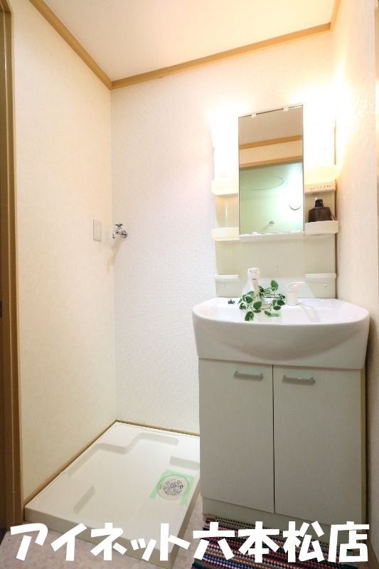 洗面設備　朝の支度はこちらです。