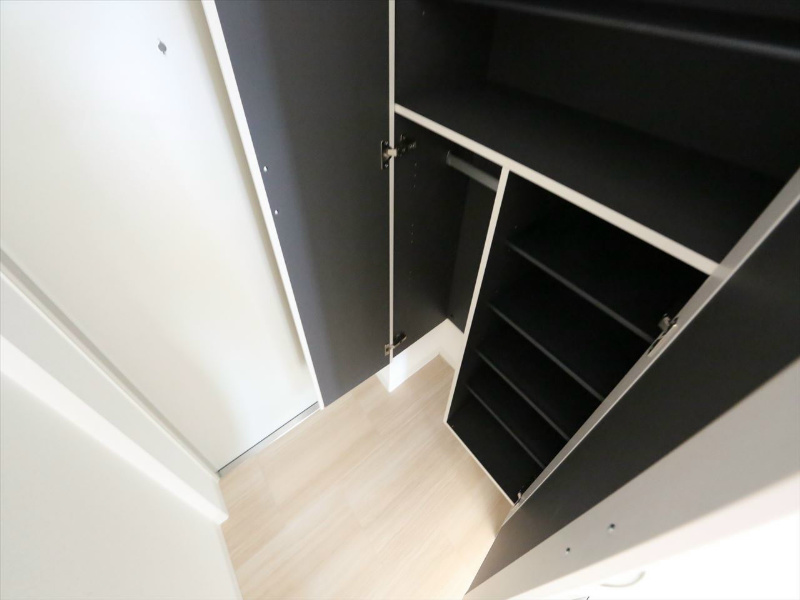 玄関　玄関　シューズボックス付（収納充実してます）