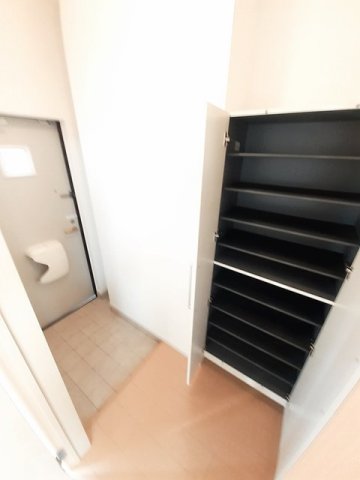 玄関　収納もある玄関です