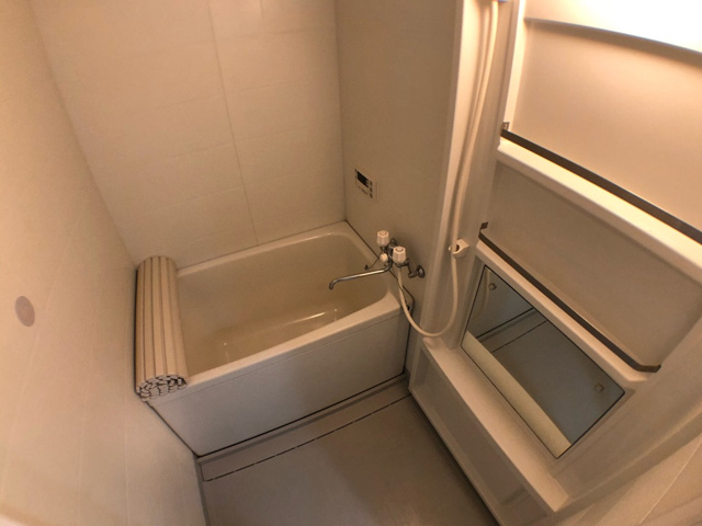 バス・シャワールーム　バストイレセパレートタイプの浴室です♪