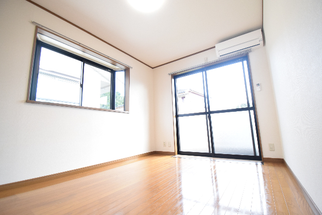 居室・リビング　南向きで日当り良好、二面採光のお部屋です♪