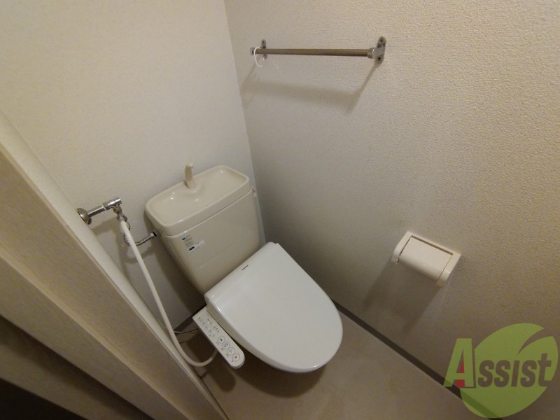 トイレ　ウォシュレット機能がついたトイレです。安心して使用できます。