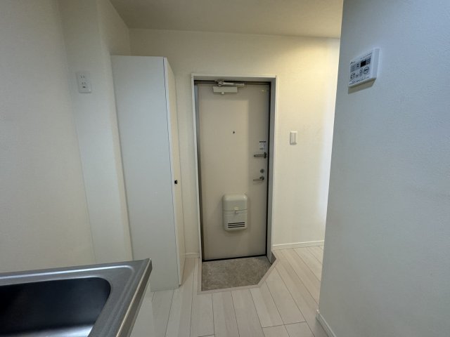 玄関　（イメージ）2号室の写真です。