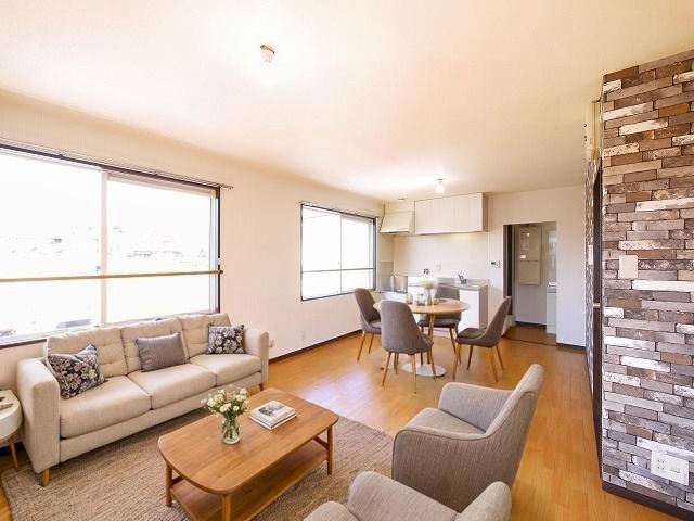 居室・リビング　CGで家具等を配置したもので家具等は含まれません