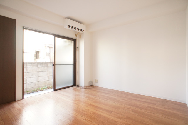 居室・リビング　７．１帖のゆとりのある洋室☆