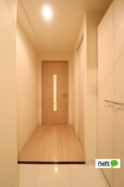 玄関　※補修中のお部屋のお写真です