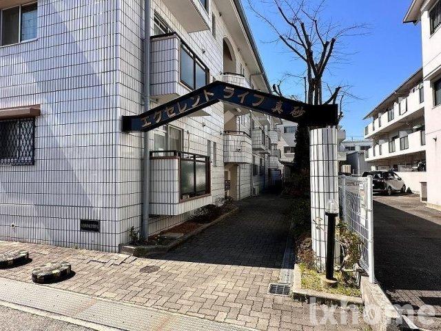 エントランス　落ち着いたエントランスです