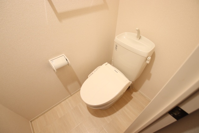 トイレ　※別室の参考写真の為、現況優先です。