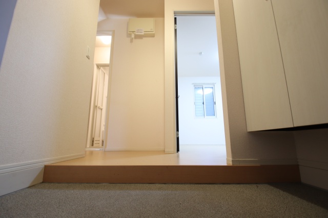 玄関　※別室の参考写真の為、現況優先です。