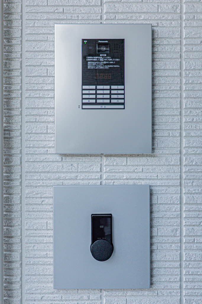セキュリティ　【エントランス】エントランスはオートロック、防犯カメラ採用…