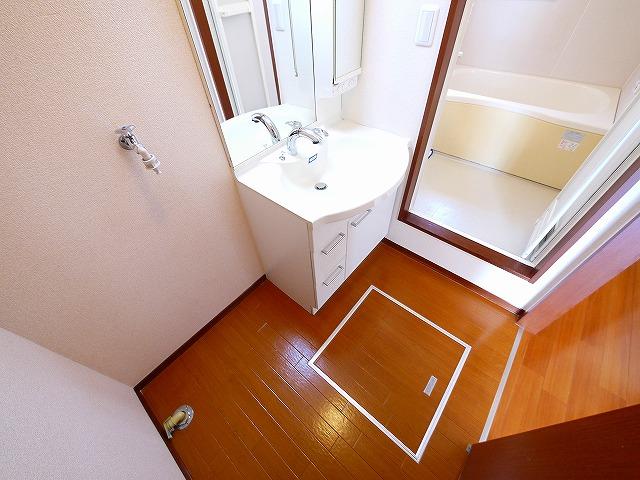 洗面設備　コンパクトで使いやすい洗面所