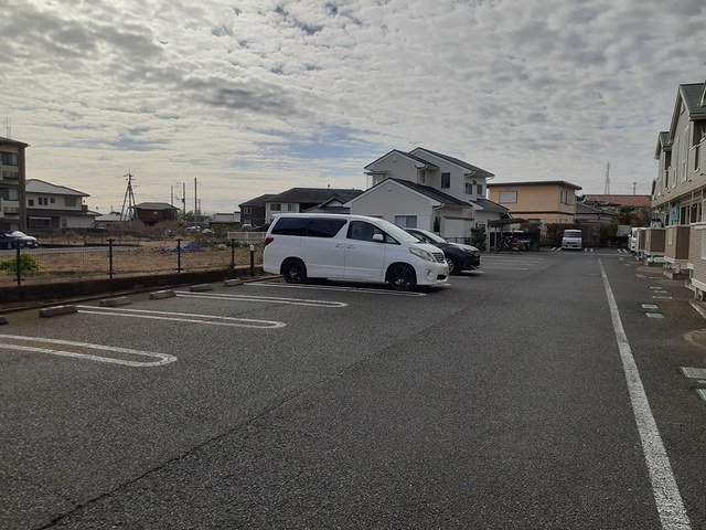 駐車場　駐車場があるので、車を買う予定の方も安心です