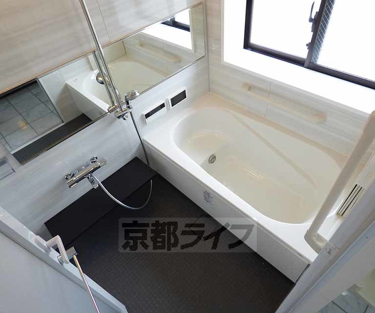 バス・シャワールーム　綺麗なお風呂です。