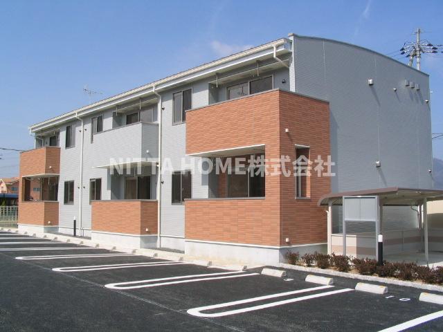 建物外観　収納たっぷり＆外部物置付きで便利◇角部屋の南向きのお部屋◎