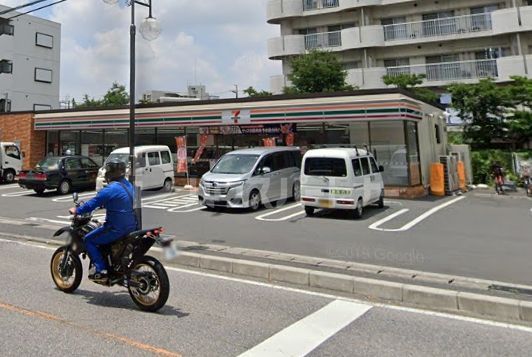 コンビニ　セブンイレブン松戸根本店（コンビニ）まで580m