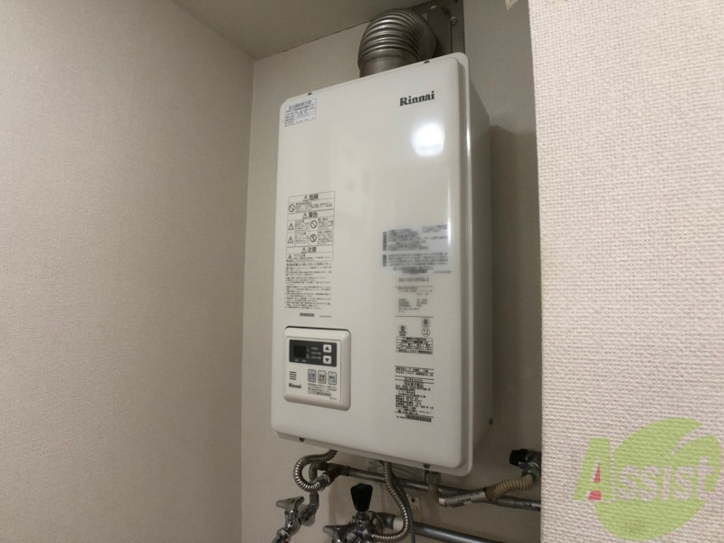 その他設備　給湯器は簡単操作で温度調整ができますよ。