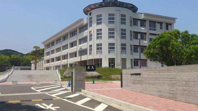 中学校　宮若東中学校（中学校）まで2500m