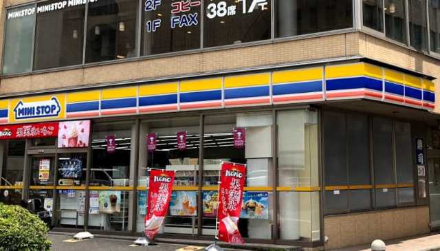 コンビニ　ミニストップ　信濃町駅北口店（コンビニ）まで522m